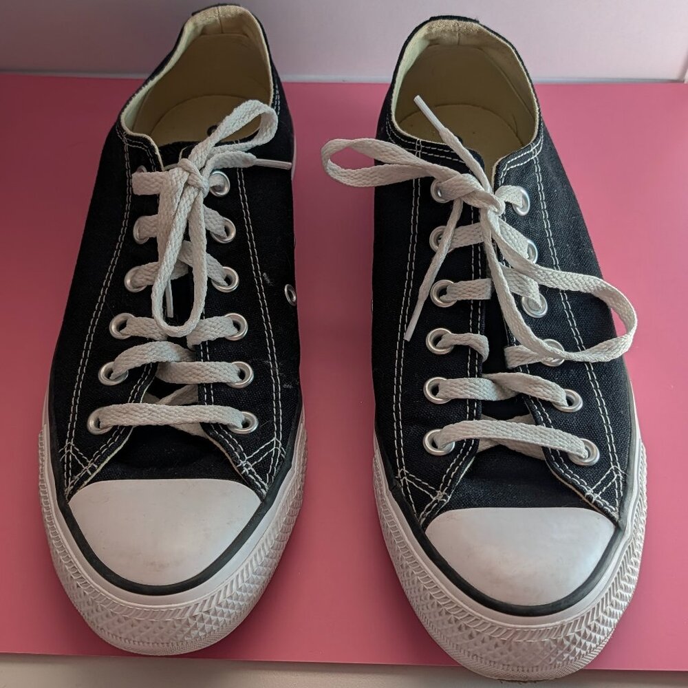 Converse Chuck Taylor All Star Low Top Sneakers Classic Black & White - Size 9